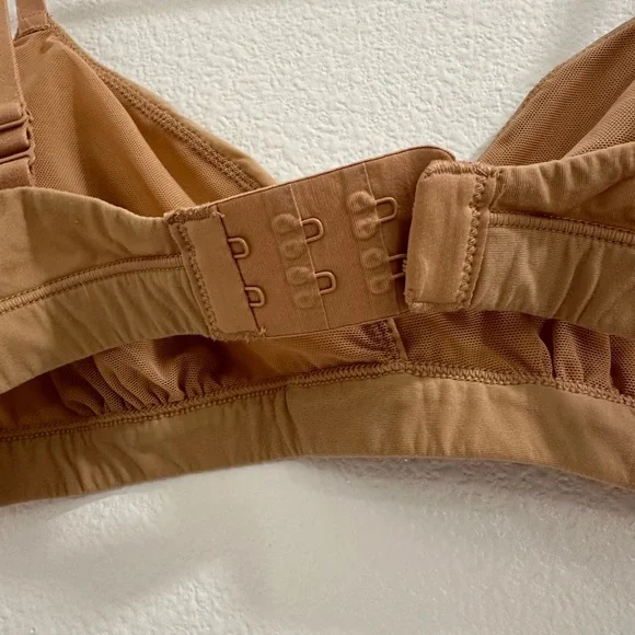 Skims Crossiver Fits Eveeybody Bralettes. Selling as a set! Regularly 40 each . - Picture 8 of 8